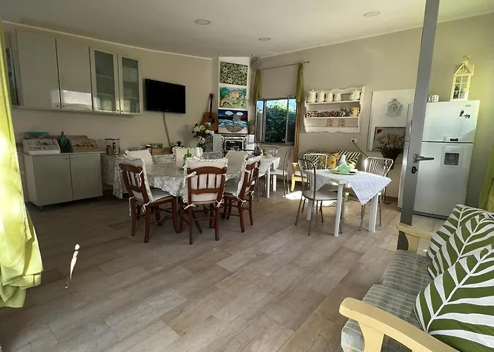 Marina לינה וארוחת בוקר Cleto