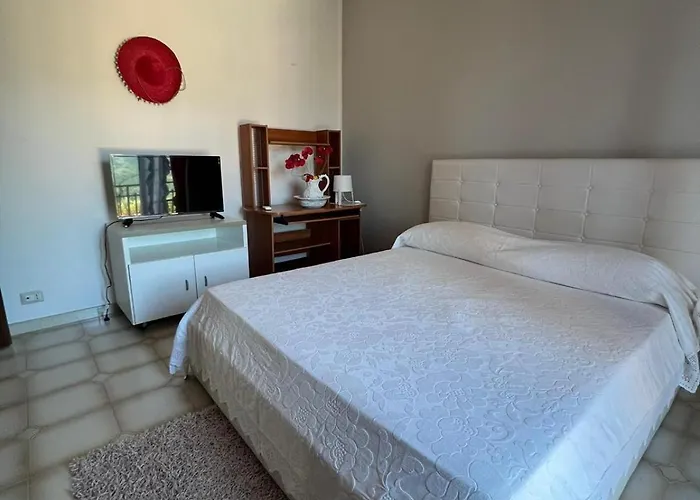 לינה וארוחת בוקר Marina 3*